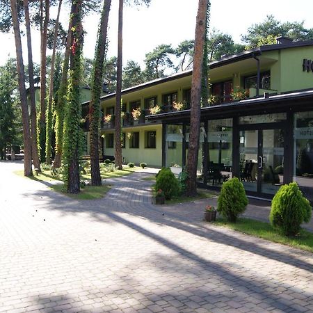 Hotel Graf Łask エクステリア 写真