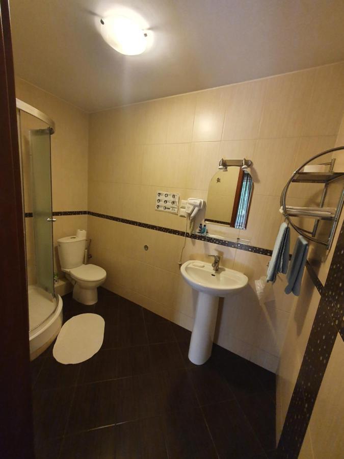 Hotel Graf Łask エクステリア 写真