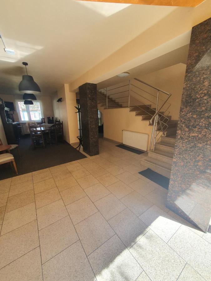 Hotel Graf Łask エクステリア 写真
