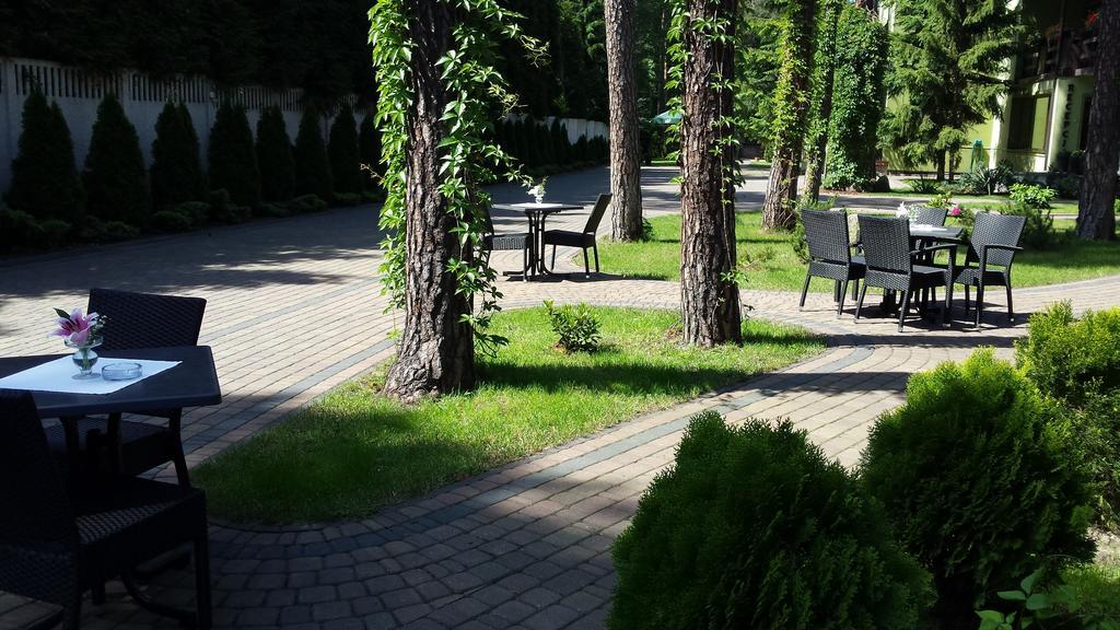Hotel Graf Łask エクステリア 写真