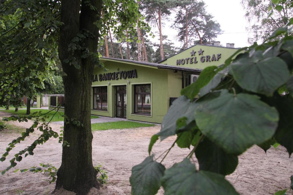 Hotel Graf Łask エクステリア 写真